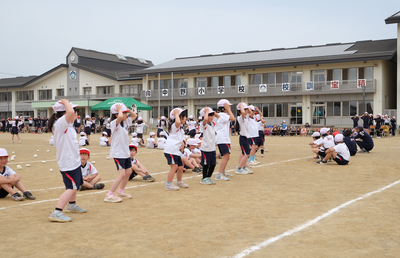 1年生のかわいいダンス　会場も一体感