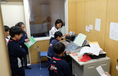 放送室から「給食一口メモ」を毎日届けています