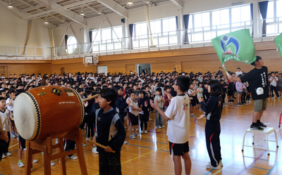 全校のみんなで「ファイトむかしょう！」