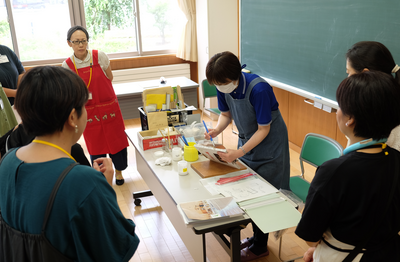 傷んだ背表紙があれよあれよの間に・・