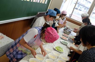 トッピングの工夫や接客の仕方を学んできました