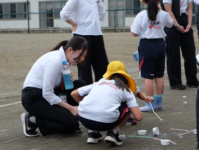 友達や実習生の先生とふれあい