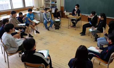 話す人、聞く人の心が一つにつながったサークル