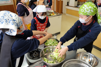 分担して、協力して、おいしいの作ろう！